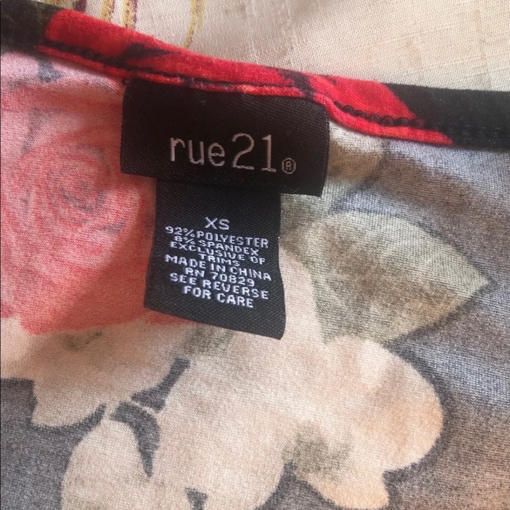 RUE 21 TOP